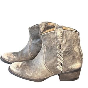 Very Volatile Bootie Women’s Charcoal Look Out Fringe Distressed Size-7.5 EUC